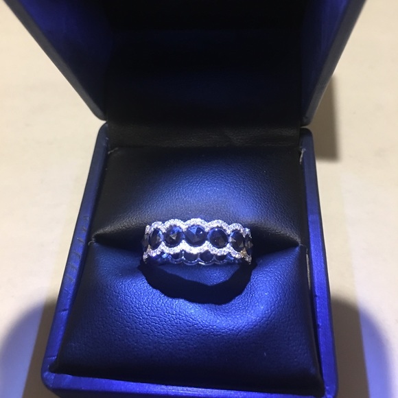 Black and white diamond ring - Picture 3 of 7
